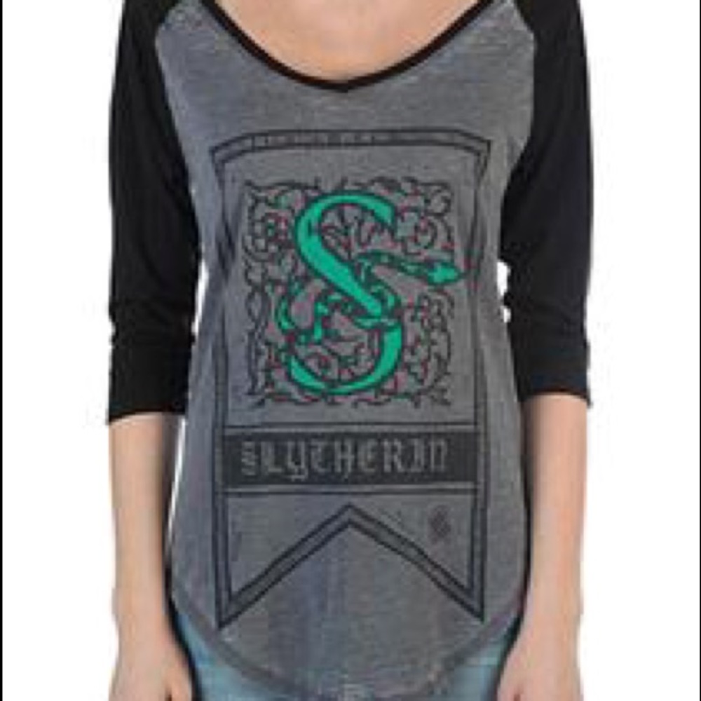 ☀️☀️☀️ 5/$20 Harry Potter Slytherin crest jersey!